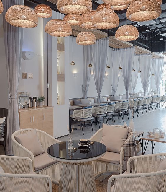 Chaises et tables pour café design moderne au Maroc